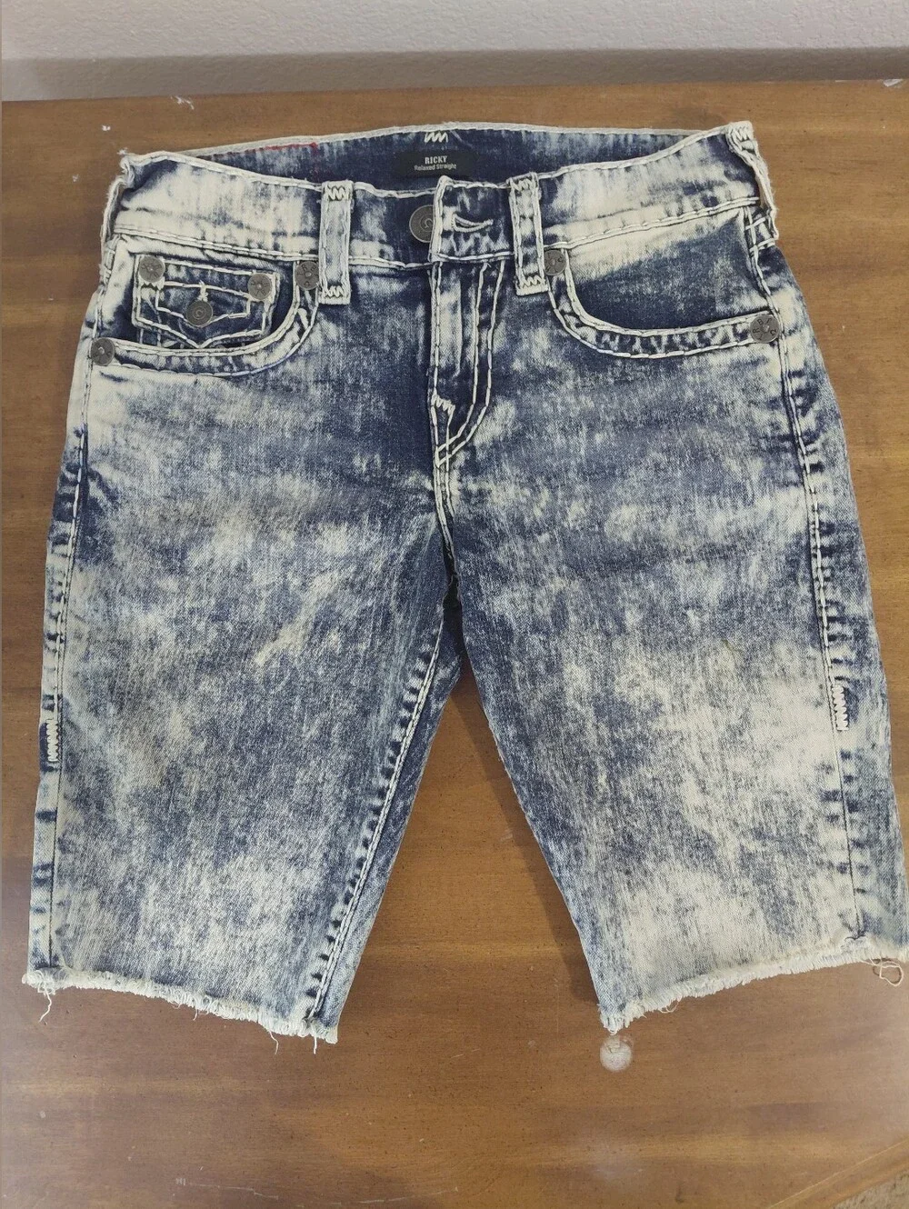 NWOT True Religion Size 28 Ricky Relaxed Straight Super Fray Shorts Flap Pocket